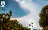 {ẢNH] Thiếu nữ Hà thành thướt tha áo dài bên đồi vải Lục Ngạn